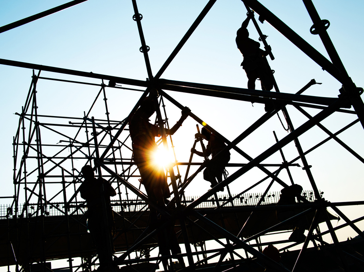 What causes scaffolding to collapse